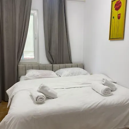 Juli's Pazari Nest * تيرانا